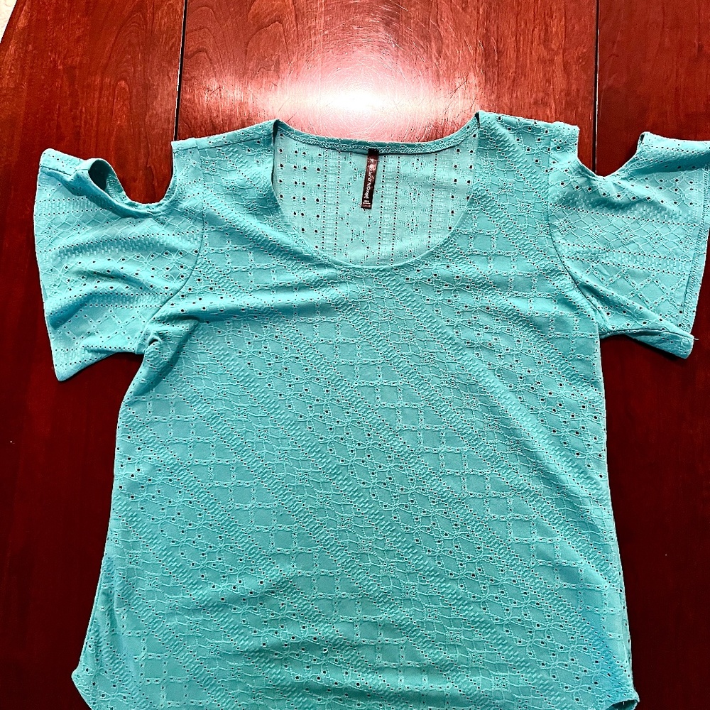 Bleeker & McDougal With Cut Out Shoulder Blouse